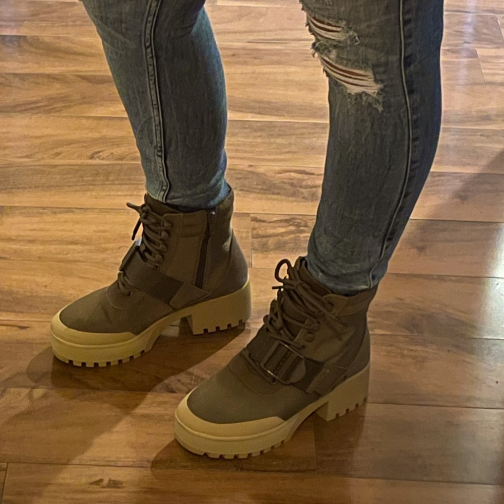 Steve Madden Women's Grady Boot, Like NEW